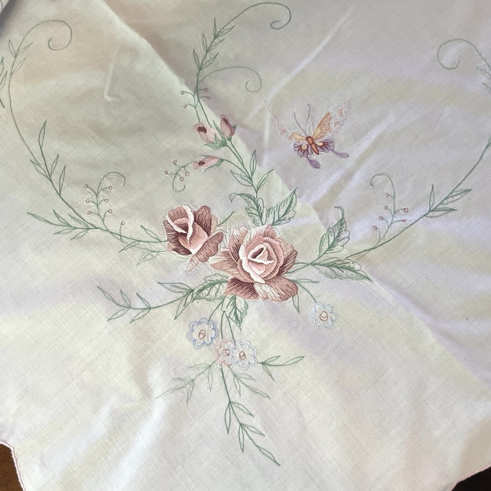 Embroidered Floral Tablecloth 65"x80" Rectangle White Roses Scalloped Dainty - Picture 3 of 5